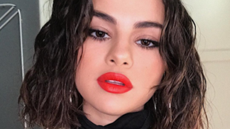 Trendy mokrý look ve stylu Seleny Gomez Trendy mokrý look ve stylu Seleny Gomez