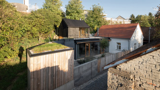 Z bývalých kozích chlívků v Bukovanech vznikl víkendový domek Z bývalých kozích chlívků v Bukovanech vznikl víkendový domek