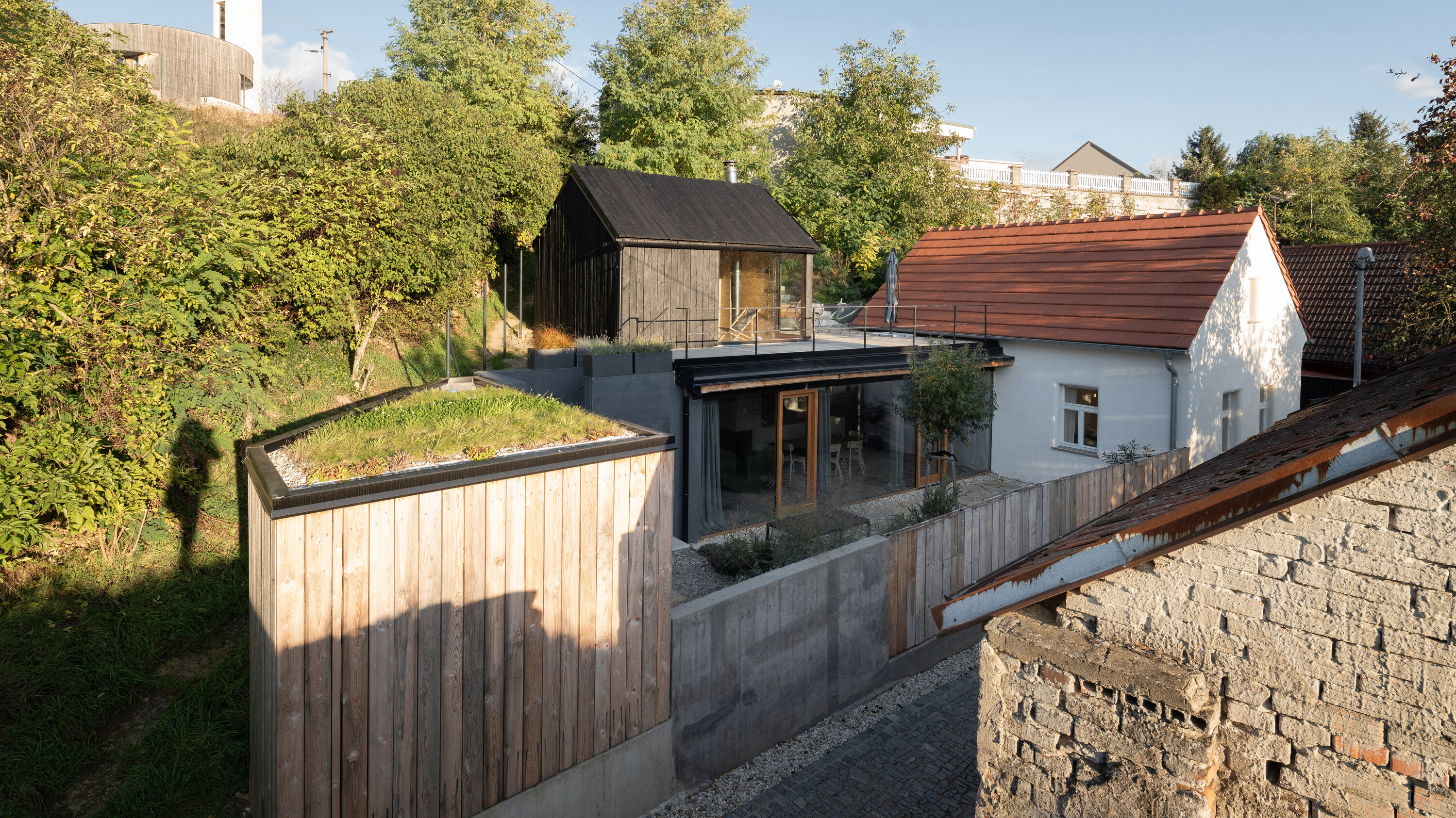 Z bývalých kozích chlívků v Bukovanech vznikl víkendový domek