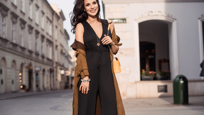 Overaly jsou velice elegantní a sluší i ženám středního věku. 
