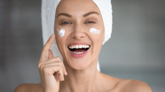 Anti-aging kosmetická péče je správným krokem k mladistvé a zářivé pleti. 
