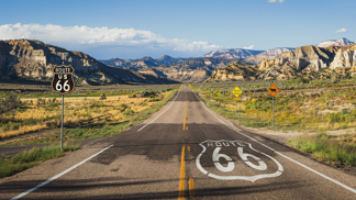 Legendární silnice Route 66 je symbolem Ameriky: Říká se jí Matka silnic a potkáte na ní spoustu duchů a záhadných míst Legendární silnice Route 66 je symbolem Ameriky: Říká se jí Matka silnic a potkáte na ní spoustu duchů a záhadných míst