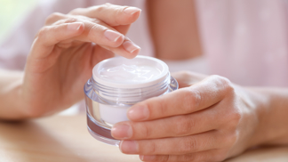 Jemný zklidňující čisticí a odličovací gel, Bioderma, 343 Kč

