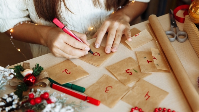 Domácí adventní kalendář pro děti uděláte snadno a potěší víc než kupovaný