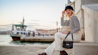 Námořnická móda je nadčasová a trendy. Co si takhle vyrazit třeba na dovolenou? 
