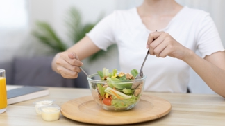 Těžko uvěřit, ale nízkotučná dieta může hubnutí naopak zpomalit, říkají odborníci. Jedna věc je daleko horší než tuk Těžko uvěřit, ale nízkotučná dieta může hubnutí naopak zpomalit, říkají odborníci. Jedna věc je daleko horší než tuk