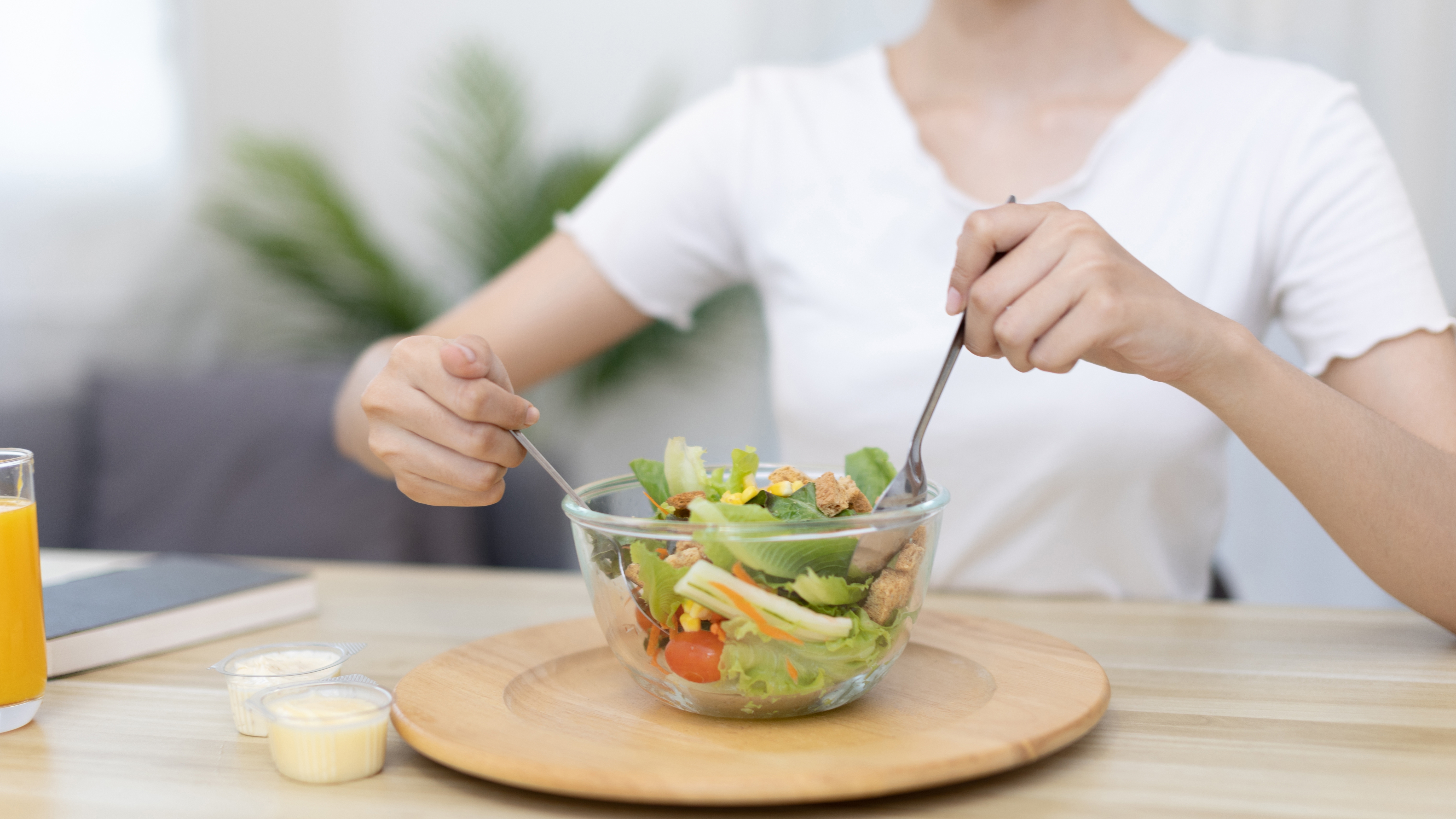 Těžko uvěřit, ale nízkotučná dieta může hubnutí naopak zpomalit, říkají odborníci. Jedna věc je daleko horší než tuk