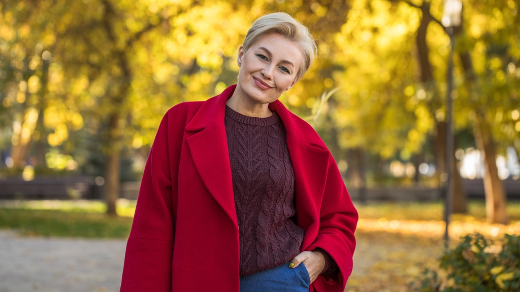 I zdánlivě obyčejný svetr může vypadat skvěle, stačí ho dobře zkombinovat.
I zdánlivě obyčejný svetr může vypadat skvěle, stačí ho dobře zkombinovat.