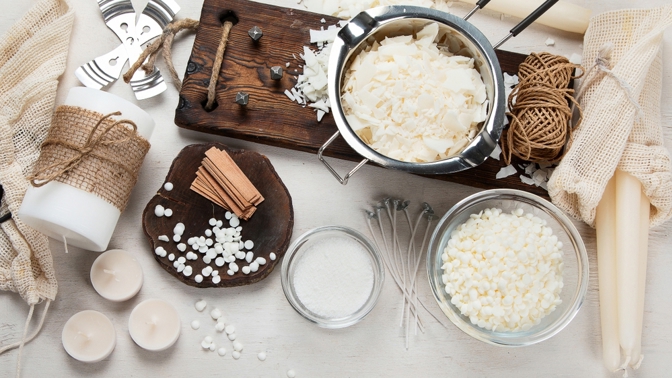 Domácí výroba svíček z přírodních vosků: Zapomeňte na nezdravou chemii a výrazně ušetřete