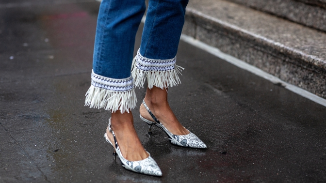 žena s podpatky kitten heels