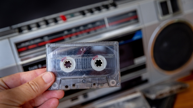 Kazeťáky byly vymožeností, stejně jako walkmany. Dnes už je doma mají jen skuteční retro milovníci
