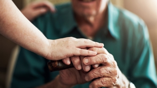 Alzheimer v rodině: Nesnažte se blízké vracet do reality, hrajte jejich hru, doporučuje odbornice Zikmundová