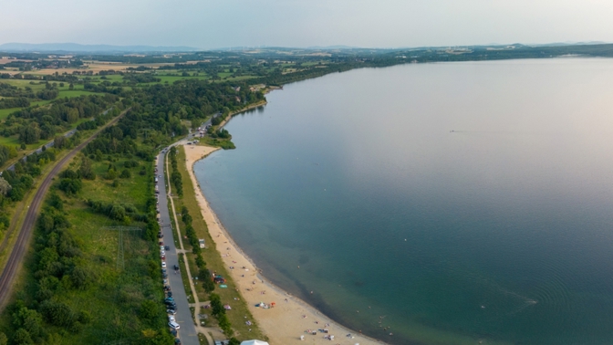 Z uhelného pekla ráj na zemi: Objevte jezero, které Češi přejmenovali na Modrou lagunu