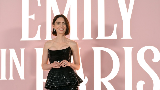 Glosa: Pátá řada Emily in Paris je potvrzena. Potřebujeme ji? Tvůrce čeká mnoho výzev, aby seriál uspěl