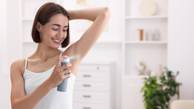 Deodoranty efektivně eliminují zápach, který vzniká vlivem pocení. 
