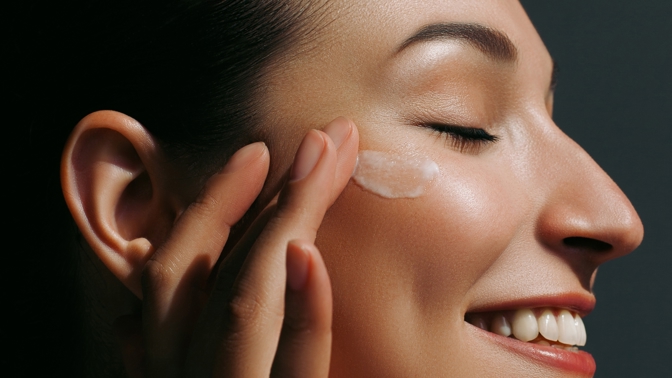 Botox není potřeba. Zkuste zařadit hadí a včelí jed do své skin care rutiny
Botox není potřeba. Zkuste zařadit hadí a včelí jed do své skin care rutiny