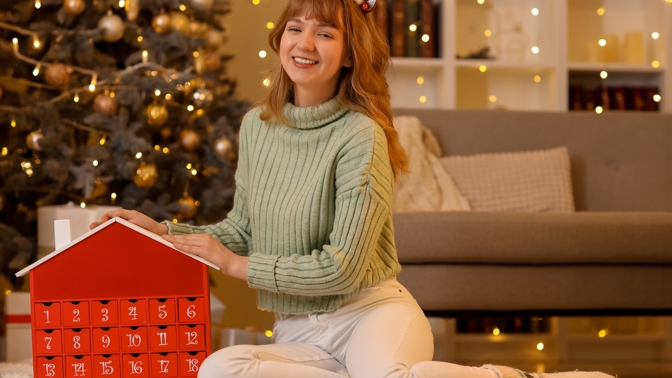 Na čokoládu zapomeňte: Adventní kalendáře mohou být plné kosmetiky, čajů či svíček. Máme pro vás výběr těch nejkrásnějších