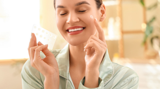 Rychlá pomoc při akné. Objevte kouzlo pimple patches!
