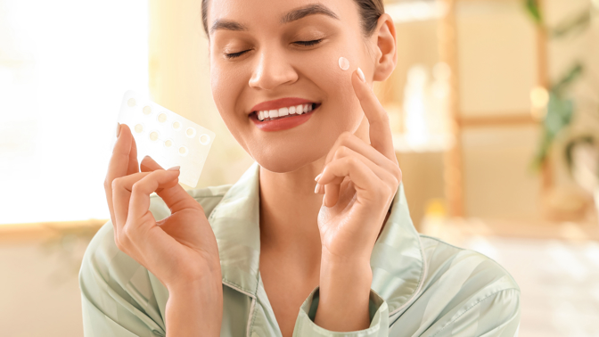 Rychlá pomoc při akné. Objevte kouzlo pimple patches!
