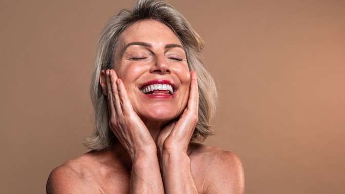 Nejoblíbenější omlazující zákroky současnosti podle dermatologů: Od hloubkové hydratace až po facelift Nejoblíbenější omlazující zákroky současnosti podle dermatologů: Od hloubkové hydratace až po facelift
