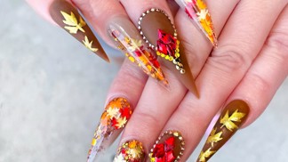 Japonské nail designy překypují barvami a propracovanými detaily.
Japonské nail designy překypují barvami a propracovanými detaily.