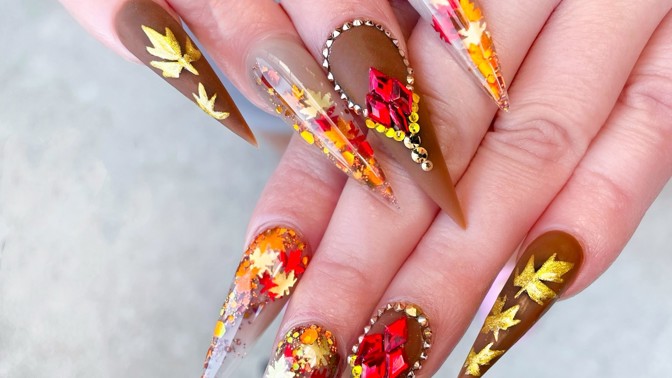 Japonské nail designy překypují barvami a propracovanými detaily. 
