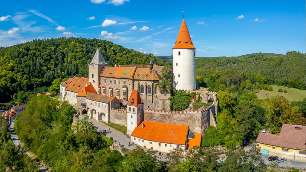 Tajemný Křivoklát: Hrad, kde se točí Zrádci, přitahoval krále, filmaře i milovníky lesa