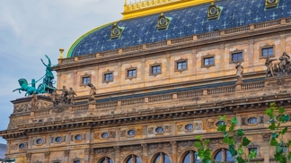 Česká kultura je bohatá na umělce ze všech oblastí. 
