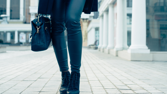Moderní legíny hravě nahradí klasické kalhoty, sází totiž na kvalitní materiály.
Moderní legíny hravě nahradí klasické kalhoty, sází totiž na kvalitní materiály.