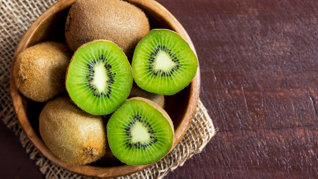 EU to má černé na bílém: Kiwi zlepšuje trávení lépe než jablko nebo švestka EU to má černé na bílém: Kiwi zlepšuje trávení lépe než jablko nebo švestka