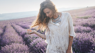 Boho styl oblékání zažívá v letošním roce po 20 letech velký comeback. 
