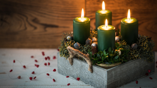 Galerie: Hitem letošních Vánoc jsou neutrální odstíny a jednoduchá elegance. Inspirujte se nejkrásnějšími adventními věnci