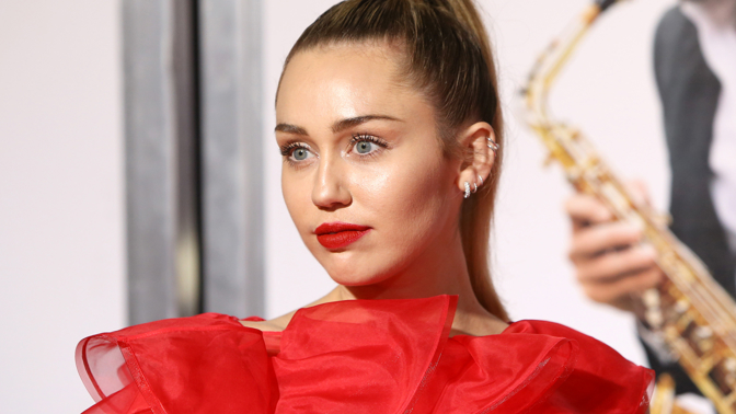 Manželství rodičů Miley Cyrus se rozpadlo. Tish Cyrus žádá po 28 letech o rozvod