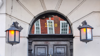 221B 221B
