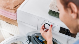 Mezi největší žrouty elektrické energie patří i pračka. 