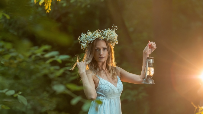 žena