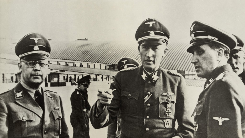 Reinhard Heydrich (uprostřed) s Heindrichem Himmlerem se stali hybateli dějin
Reinhard Heydrich (uprostřed) s Heindrichem Himmlerem se stali hybateli dějin