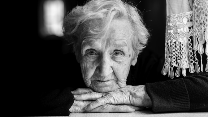 „Všechno dobrý“, vzkazuje Komárkova nadace seniorům