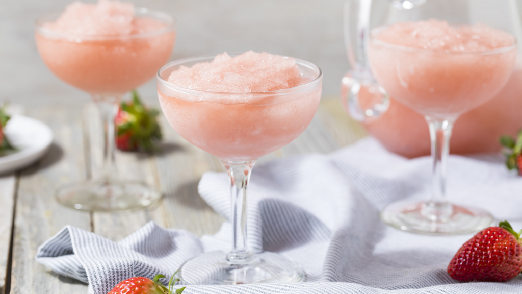 Recept: Osvěžující Frosé s jahodami Recept: Osvěžující Frosé s jahodami