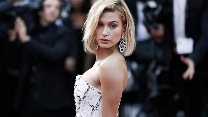 Hailey Bieber
