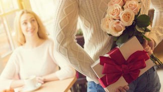 Proč ženy touží po romantice a muži ji nesnášejí?