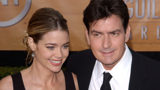 Denise Richards a Charlie Sheen plnili bulvární plátky celé roky - jako hvězdný pár, i později při jejich bouřlivém rozchodu
