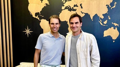 FOTO: Rafael Nadal se svým s dlouholetým rivalem Rogerem Federerem.