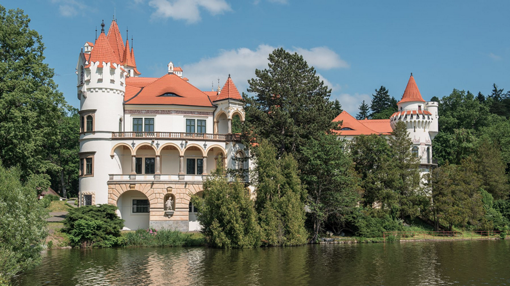 Jeden z nejkrásnějších českých zámků pozdního historismu je na prodej Jeden z nejkrásnějších českých zámků pozdního historismu je na prodej