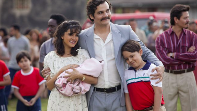 Pablo Escobar a manželka Maria v seriálu Narcos
