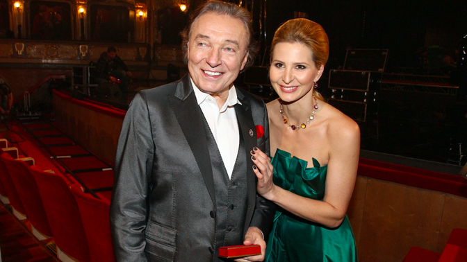 Karel Gott by koukal, jaké krásné bydlení si Iveta koukala
