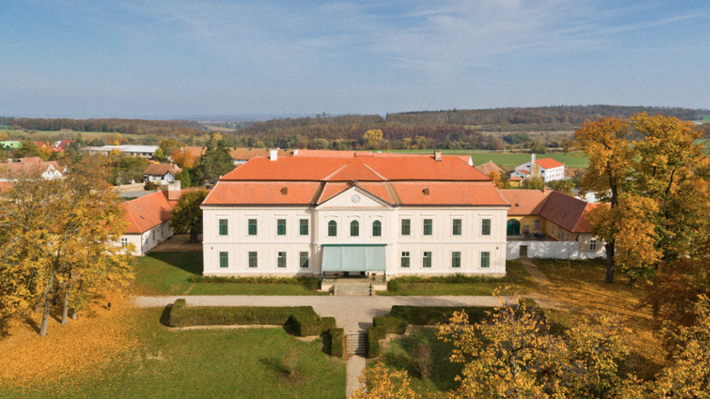 Zámek v Dukovanech shání nového majitele: Čeká na něj místo plné historie i luxusu
