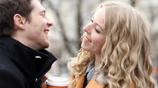 Která 4 znamení nejvíce milují flirtování a jak si je ve vztahu udržet?
