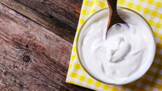 Jogurt je bílkovina, kterou by náš jídelníček neměl postrádat.
Jogurt je bílkovina, kterou by náš jídelníček neměl postrádat.