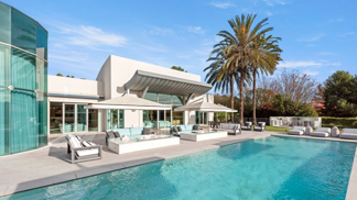 Kanye West koupil nové sídlo v Beverly Hills za 825 milionů: Bydlet v něm ale nehodlá